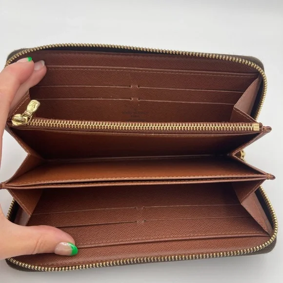 Authentic Preowned Louis Vuitton Zippy Wallet Monogram Brown Interior - Picture 6 of 9